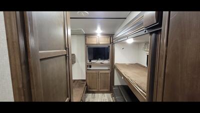 2019 KEYSTONE COUGAR 32BHS   - Photo 36 - Aurora, MO 65605