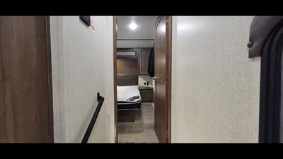 2019 KEYSTONE COUGAR 32BHS   - Photo 46 - Aurora, MO 65605