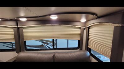 2019 KEYSTONE COUGAR 32BHS   - Photo 24 - Aurora, MO 65605