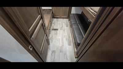 2019 KEYSTONE COUGAR 32BHS   - Photo 35 - Aurora, MO 65605