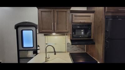 2019 KEYSTONE COUGAR 32BHS   - Photo 16 - Aurora, MO 65605