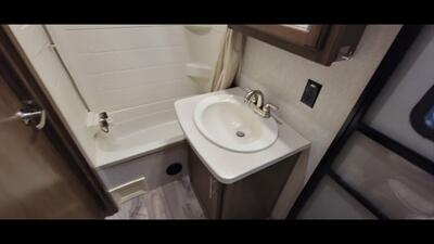 2019 KEYSTONE COUGAR 32BHS   - Photo 34 - Aurora, MO 65605