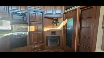 2015 KEYSTONE COUGAR M326 - Photo 25 - Aurora, MO 65605