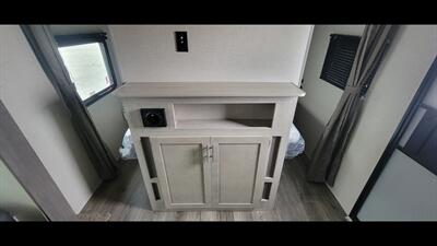 2022 COACHMEN CATALINA 261 BHS   - Photo 11 - Aurora, MO 65605
