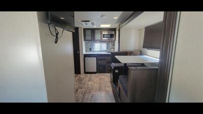 2019 SALEM FSX 200RK   - Photo 11 - Aurora, MO 65605