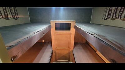 2015 FOREST RIVER CHEROKEE 284BH   - Photo 33 - Aurora, MO 65605