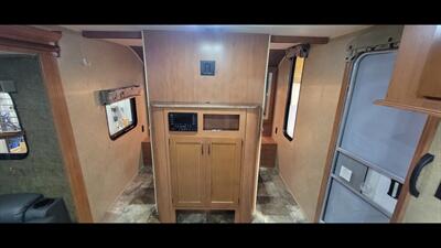 2015 FOREST RIVER CHEROKEE 284BH   - Photo 14 - Aurora, MO 65605