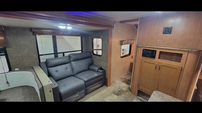 2015 FOREST RIVER CHEROKEE 284BH   - Photo 15 - Aurora, MO 65605