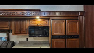 2013 KEYSTONE MONTANA 3725RL - Photo 16 - Aurora, MO 65605