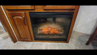 2013 KEYSTONE MONTANA 3725RL - Photo 27 - Aurora, MO 65605