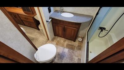 2013 KEYSTONE MONTANA 3725RL - Photo 31 - Aurora, MO 65605