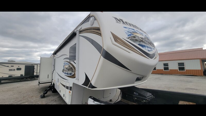 2013 KEYSTONE MONTANA 3725RL  
