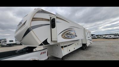 2013 KEYSTONE MONTANA 3725RL - Photo 4 - Aurora, MO 65605