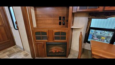 2013 KEYSTONE MONTANA 3725RL - Photo 26 - Aurora, MO 65605