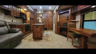 2013 KEYSTONE MONTANA 3725RL - Photo 10 - Aurora, MO 65605