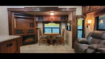 2013 KEYSTONE MONTANA 3725RL - Photo 23 - Aurora, MO 65605