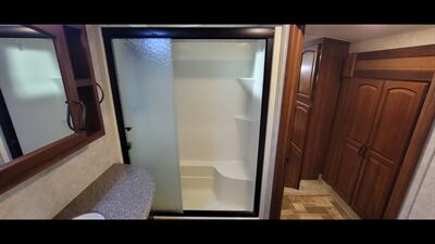 2013 KEYSTONE MONTANA 3725RL - Photo 35 - Aurora, MO 65605