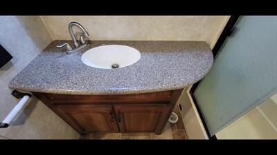 2013 KEYSTONE MONTANA 3725RL - Photo 33 - Aurora, MO 65605