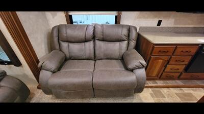 2013 KEYSTONE MONTANA 3725RL - Photo 18 - Aurora, MO 65605