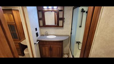 2013 KEYSTONE MONTANA 3725RL - Photo 32 - Aurora, MO 65605