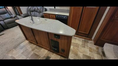 2013 KEYSTONE MONTANA 3725RL - Photo 13 - Aurora, MO 65605