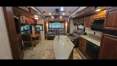 2013 KEYSTONE MONTANA 3725RL - Photo 9 - Aurora, MO 65605