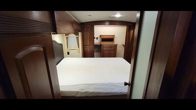 2013 KEYSTONE MONTANA 3725RL - Photo 38 - Aurora, MO 65605