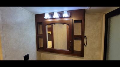 2013 KEYSTONE MONTANA 3725RL - Photo 34 - Aurora, MO 65605