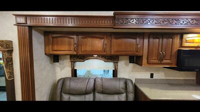 2013 KEYSTONE MONTANA 3725RL - Photo 19 - Aurora, MO 65605