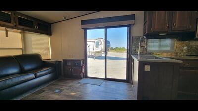 2018 FOREST RIVER WILDWOOD 39FDEN   - Photo 11 - Aurora, MO 65605