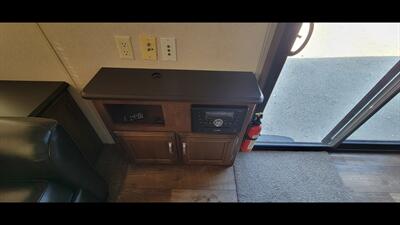 2018 FOREST RIVER WILDWOOD 39FDEN   - Photo 12 - Aurora, MO 65605