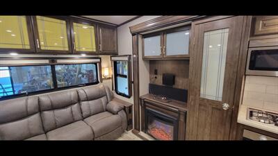 2020 GRAND DESIGN SOLITUDE 377MBS   - Photo 25 - Aurora, MO 65605