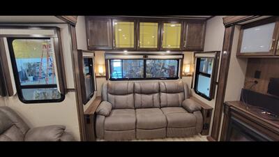 2020 GRAND DESIGN SOLITUDE 377MBS   - Photo 26 - Aurora, MO 65605