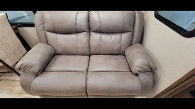 2020 GRAND DESIGN SOLITUDE 377MBS   - Photo 30 - Aurora, MO 65605