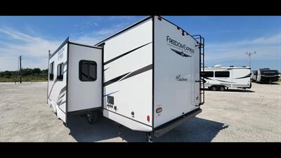 2023 COACHMEN FREEDOM EXPRESS 287BHDS - Photo 6 - Aurora, MO 65605