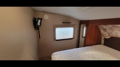 2012 KESYSTONE COUGAR 29RES   - Photo 35 - Aurora, MO 65605