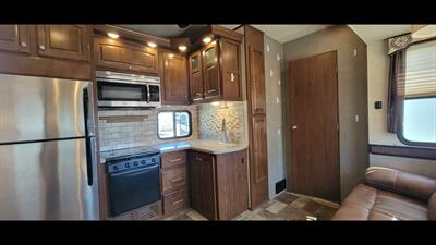 2016 HEARTLAND OAKMONT 375QB   - Photo 25 - Aurora, MO 65605