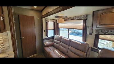 2016 HEARTLAND OAKMONT 375QB   - Photo 24 - Aurora, MO 65605