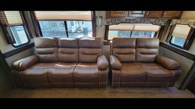 2016 HEARTLAND OAKMONT 375QB   - Photo 22 - Aurora, MO 65605