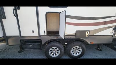 2016 HEARTLAND OAKMONT 375QB   - Photo 10 - Aurora, MO 65605