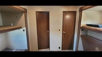 2016 HEARTLAND OAKMONT 375QB   - Photo 42 - Aurora, MO 65605