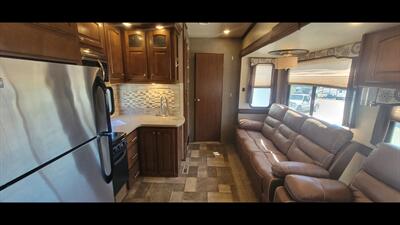 2016 HEARTLAND OAKMONT 375QB   - Photo 16 - Aurora, MO 65605