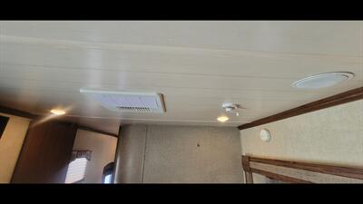 2016 HEARTLAND OAKMONT 375QB   - Photo 61 - Aurora, MO 65605