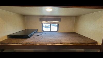 2016 HEARTLAND OAKMONT 375QB   - Photo 36 - Aurora, MO 65605