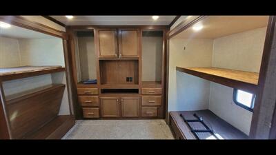 2016 HEARTLAND OAKMONT 375QB   - Photo 30 - Aurora, MO 65605