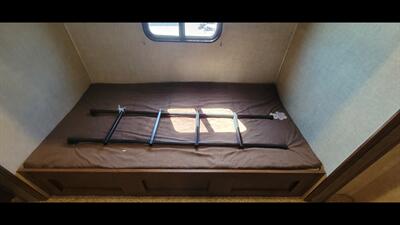 2016 HEARTLAND OAKMONT 375QB   - Photo 32 - Aurora, MO 65605