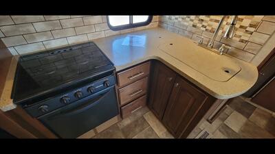 2016 HEARTLAND OAKMONT 375QB   - Photo 26 - Aurora, MO 65605