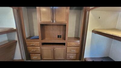 2016 HEARTLAND OAKMONT 375QB   - Photo 34 - Aurora, MO 65605