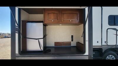 2016 HEARTLAND OAKMONT 375QB   - Photo 9 - Aurora, MO 65605