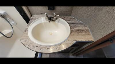 2016 HEARTLAND OAKMONT 375QB   - Photo 48 - Aurora, MO 65605